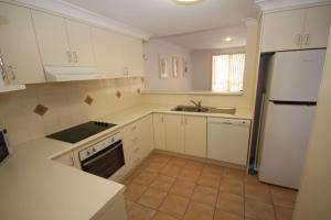 A kitchen or kitchenette at Waters Edge