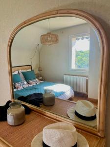 Ένα ή περισσότερα κρεβάτια σε δωμάτιο στο Maison sur le golfe du Morbihan vue mer