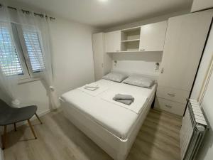 Ένα ή περισσότερα κρεβάτια σε δωμάτιο στο Guest House Mićin