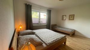 a bedroom with a bed and a window at Fischers Nordseehaus Bungalow mit Garten in Wilhelmshaven