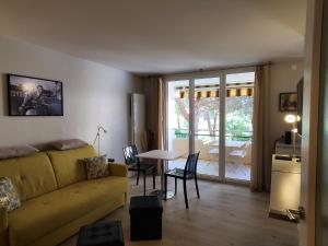 Posedenie v ubytovaní MIOUGRANO Studio 25m2 Piscine 300m Plage