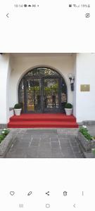 The facade or entrance of Pension an der Mayenburg