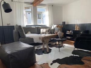 a living room with a couch and a table at Nibelungen Odenwaldhaus in Mossautal