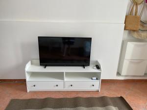 A television and/or entertainment centre at Casa vacanze Baglio Barcellona Mondello