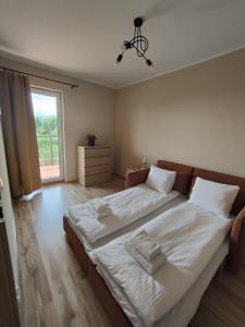 A bed or beds in a room at M&K Apartament Ptasie opowieści, Gdańsk - Wyspa Sobieszewska