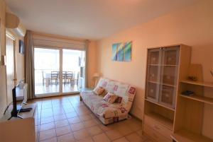 Televízia a/alebo spoločenská miestnosť v ubytovaní Apartamento con vistas canal ref 114