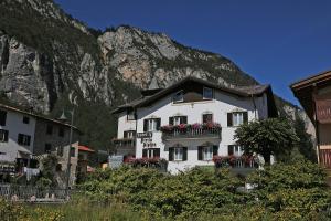 Foto da galeria de Hotel Stella Alpina em Fai della Paganella