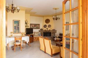 Posedenie v ubytovaní Violetta's House Παραδοσιακή Βίλα στην Πορταριά
