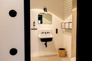 Ein Badezimmer in der Unterkunft Espace 43 - Les 7 chambres