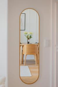 a mirror in a room with a table and a dining room at Gdańsk Tarasy Bałtyku by Renters Prestige in Gdańsk