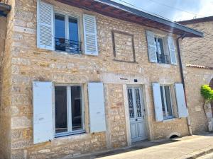 Galeriebild der Unterkunft Gîte cosy avec Jacuzzi classé 3 étoiles in Poncin