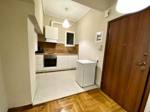 Kuchyň nebo kuchyňský kout v ubytování Victoria Studio Downtown Athens