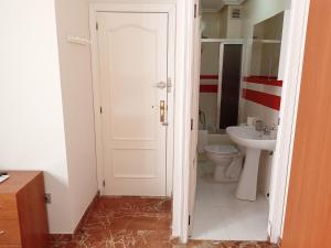 Ένα μπάνιο στο Alojamiento Mirasierra