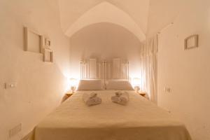 a bedroom with a bed with two towels on it at B&B Centro Storico in Otranto