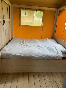 Postel nebo postele na pokoji v ubytování BG Apartments Safaritent