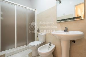 Kúpeľňa v ubytovaní Apartamento Muralla del Pópulo Feel Cádiz