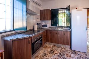A kitchen or kitchenette at Cortijo Vélez