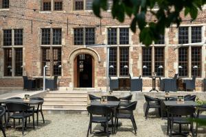 Reštaurácia alebo iné gastronomické zariadenie v ubytovaní Martin's Klooster