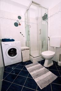 Kúpeľňa v ubytovaní Duce Apartment Mendula + 37 fotografií