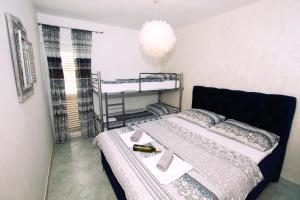Posteľ alebo postele v izbe v ubytovaní Duce Apartment Mendula
