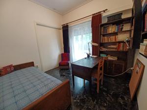 A bed or beds in a room at Charming apartment in the neighborhood of Pangrati