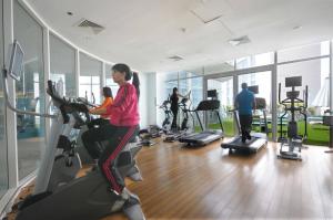 Fitness centrum a/nebo fitness zařízení v ubytování Kenzi Tower Hotel