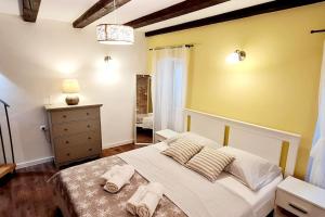 a bedroom with a bed with two towels on it at APARTMANI CENTAR VODICE in Vodice