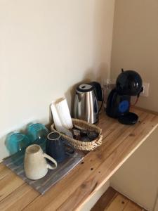 Príslušenstvo na prípravu kávy alebo čaju v ubytovaní Casa Tapiolas Rectoría