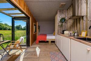 Balkón nebo terasa v ubytování Killarney Glamping at the Grove, Suites and Lodges