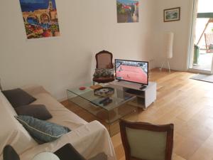 a living room with a couch and a tv at La Balancelle in Marseille
