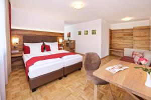 a hotel room with a bed and a table at Park Hotel Laim Serviced Apartments in Munich +15 photos