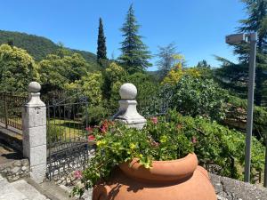 A garden outside Residence delle Tre Corone