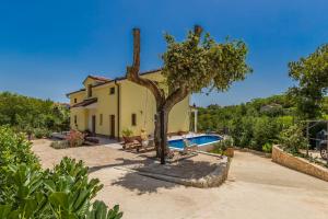 Bazén v ubytování Holiday house Villa Jozi nebo v jeho okolí