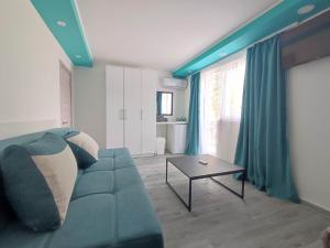 SOVA smart HOUSE tesisinde bir oturma alanı