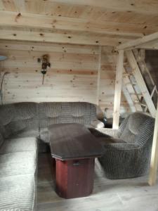 a living room with two chairs and a table at domek letniskowy Agroturystyka Sajkiewicz in Chmielnik