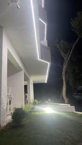 Κήπος έξω από το Hotel Mane