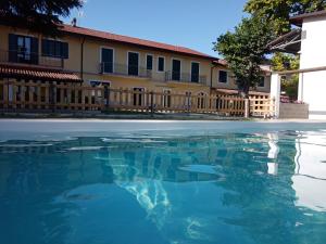 a pool of water in front of a building at Cascina Pelizza in Casale Monferrato