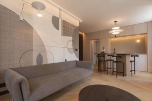 a living room with a couch and a bar at Étoile apartment in Šibenik