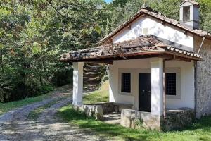 Kép Beautiful 2-Bed House in Longoio Bagni Di Lucca szállásáról Longoióban a galériában