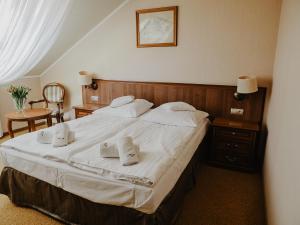 Postel nebo postele na pokoji v ubytování Hotel Delfin Spa&wellness + 37 fotografií