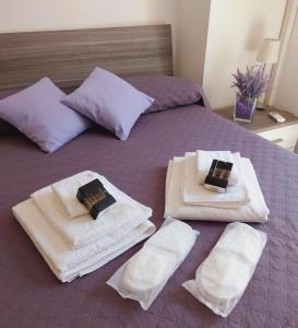 A bed or beds in a room at Butterfly Appartamento