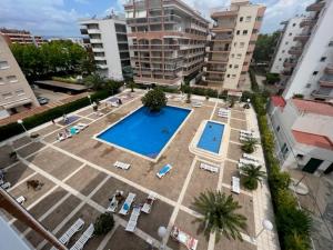 The swimming pool at or close to COSTA DAURADA APARTAMENTS CENTER