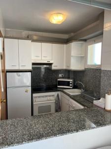 A kitchen or kitchenette at COSTA DAURADA APARTAMENTS CENTER