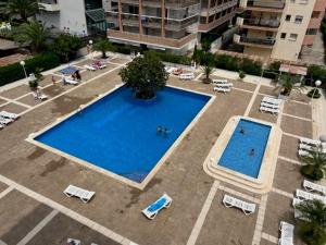 The swimming pool at or close to COSTA DAURADA APARTAMENTS CENTER