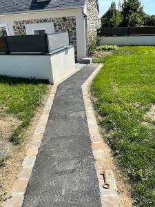 Vonkajšia záhrada v ubytovaní La petite longère