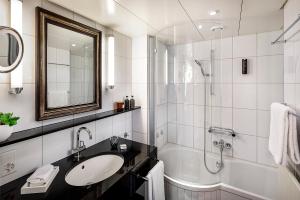 Vannituba majutusasutuses Opera Hotel Zürich