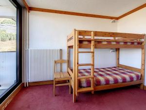 Poschodová posteľ alebo postele v izbe v ubytovaní Studio Les Menuires, 1 pièce, 3 personnes - FR-1-344-333