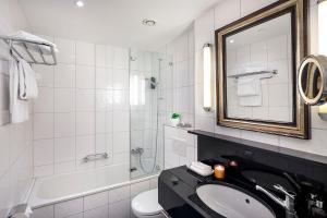 Vannituba majutusasutuses Opera Hotel Zürich