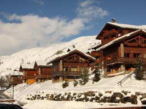 a ski lodge in the snow with a herd of animals at Appartement Les Menuires, 4 pièces, 6 personnes - FR-1-344-453 in Les Menuires