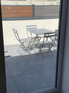 Balkón alebo terasa v ubytovaní La petite longère